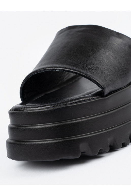 Šlepetės su platforma juodos spalvos