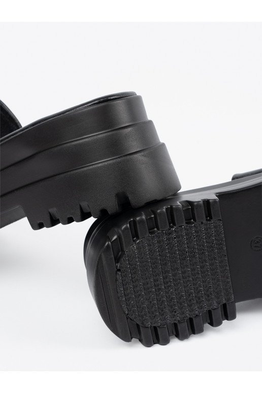 Šlepetės su platforma juodos spalvos