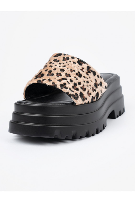 Šlepetės su platforma 