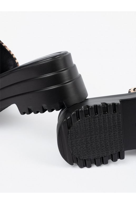 Šlepetės su platforma 