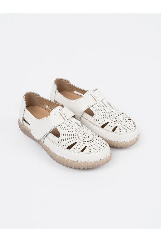 moteriški pusbačiai   baltos spalvos