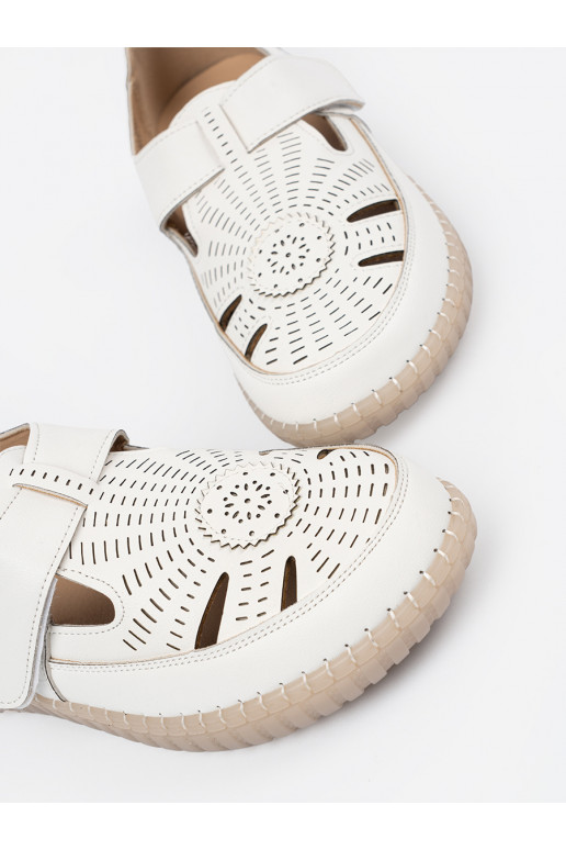 moteriški pusbačiai   baltos spalvos