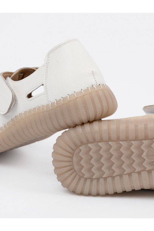 moteriški pusbačiai   baltos spalvos