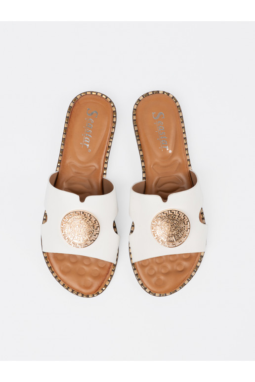 Šlepetės baltos spalvos su aukso spalvos detalėmis Šlepetės baltos spalvos su aukso spalvos detalėmis