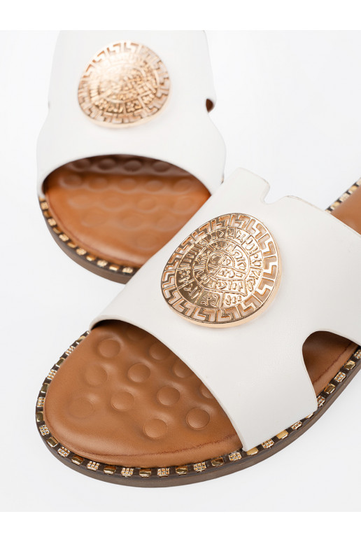 Šlepetės baltos spalvos su aukso spalvos detalėmis Šlepetės baltos spalvos su aukso spalvos detalėmis