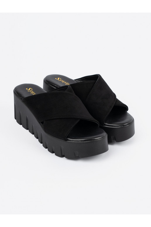 iš zomšos Šlepetės    juodos spalvos