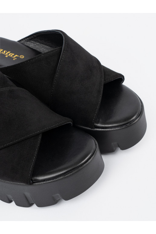 iš zomšos Šlepetės    juodos spalvos