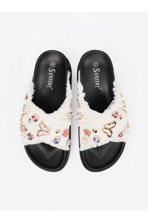 baltos spalvos Šlepetės  su juoda platforma z przypinkami baltos spalvos Šlepetės  su juoda platforma z przypinkami