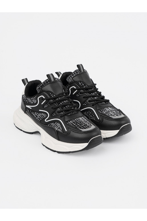 Juodos spalvos  modelio batai z ozdobnymi wstawkami