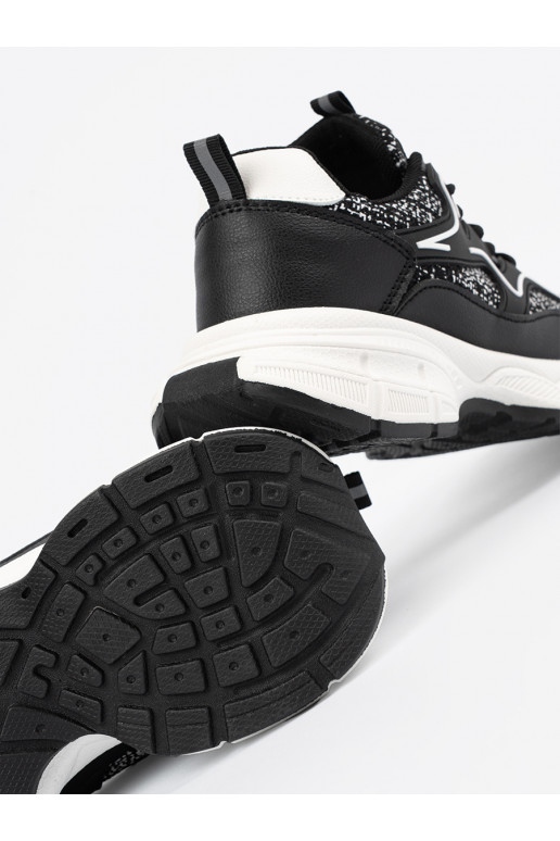 Juodos spalvos  modelio batai z ozdobnymi wstawkami