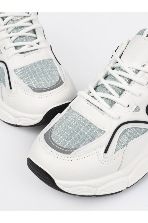 Baltos žalios spalvos  modelio batai z ozdobnymi wstawkami