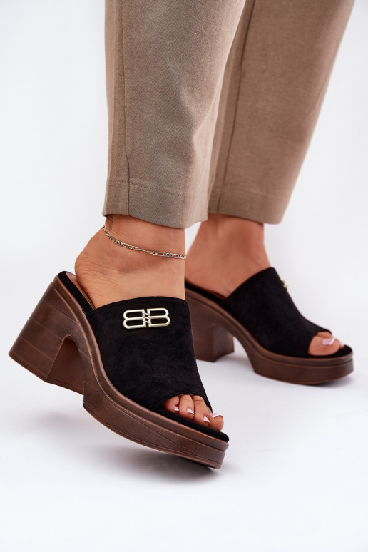 Moteriškos šlepetės su plačiu kulnu Ze aukso spalvosm Detalem Vinceza 17400 Juodos spalvos