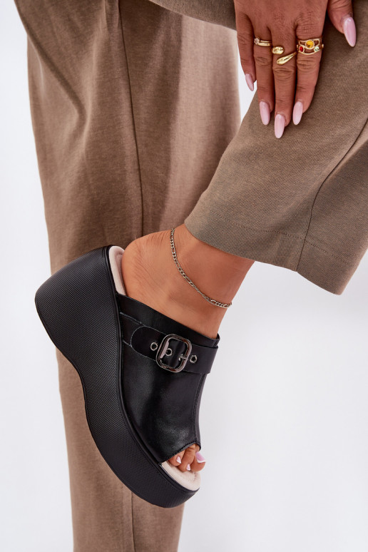 Šlepetės  su platforma I Koturnie su sagtimis S.Barski LR51-542 Juodos spalvos