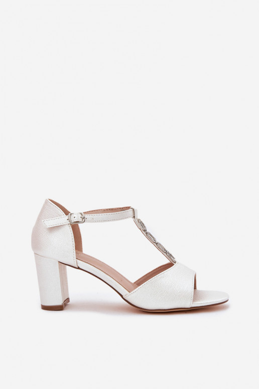 Moteriškos aukštakulnės basutės su dekoruotais kulnais iš eko odos baltos spalvos Triavera