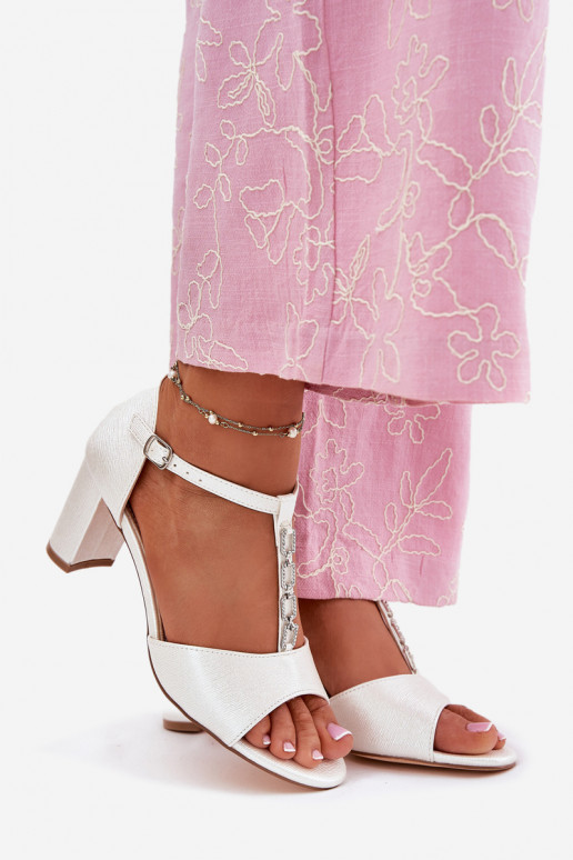 Moteriškos aukštakulnės basutės su dekoruotais kulnais iš eko odos baltos spalvos Triavera