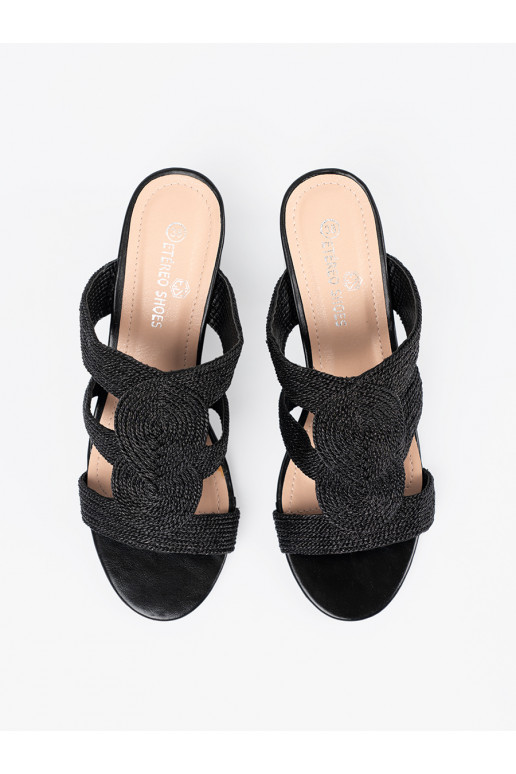 basutės juodos spalvos  