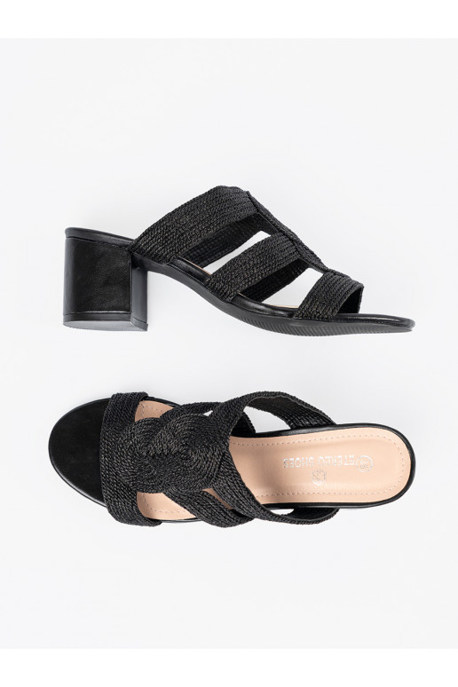 basutės juodos spalvos  