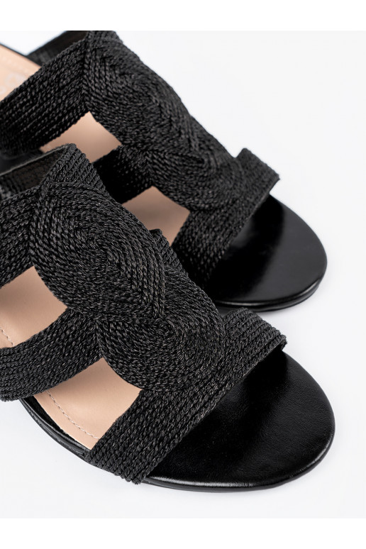 basutės juodos spalvos  