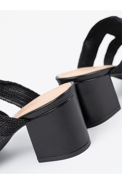 basutės juodos spalvos  