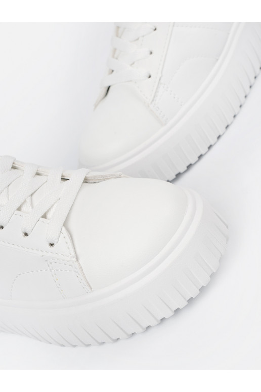 baltos spalvos  modelio batai