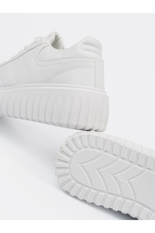 baltos spalvos  modelio batai