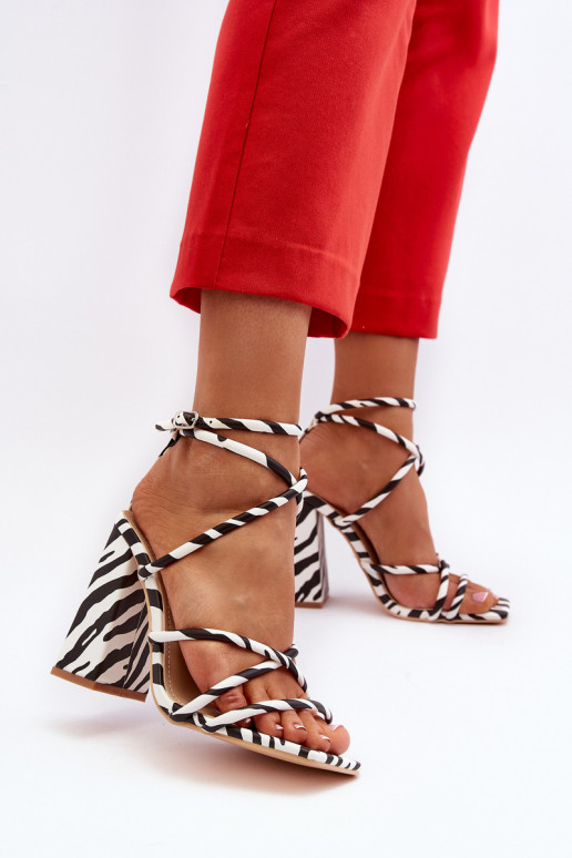  Elegantiškos aukštakulnės basutės Baltos-Juodos spalvos Josette