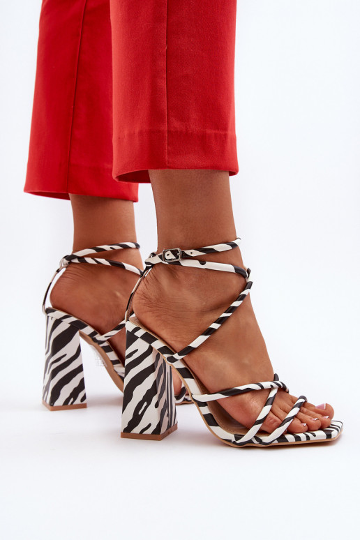  Elegantiškos aukštakulnės basutės Baltos-Juodos spalvos Josette