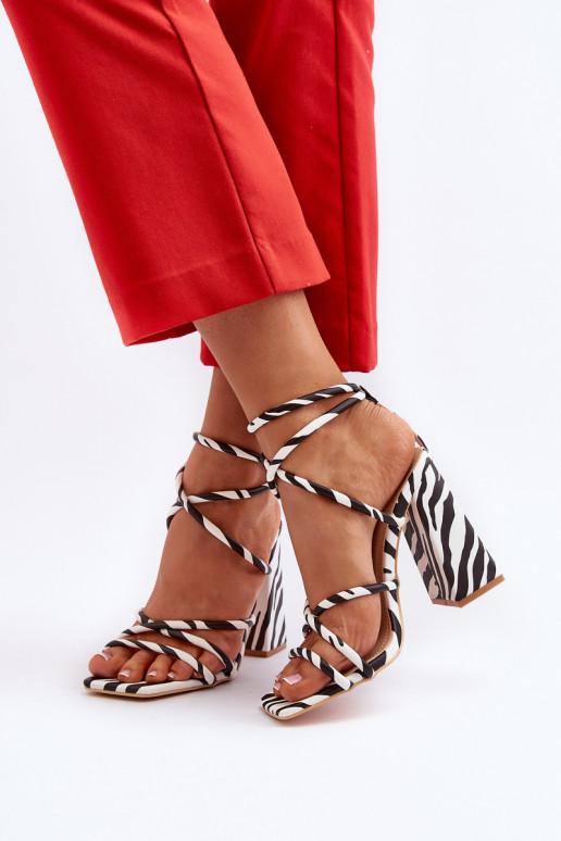  Elegantiškos aukštakulnės basutės Baltos-Juodos spalvos Josette