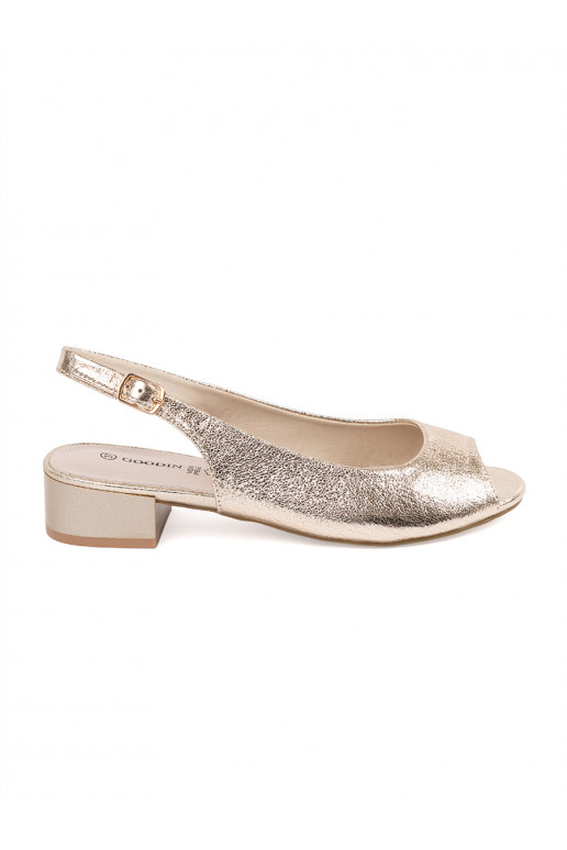 aukso spalvos sandalai 