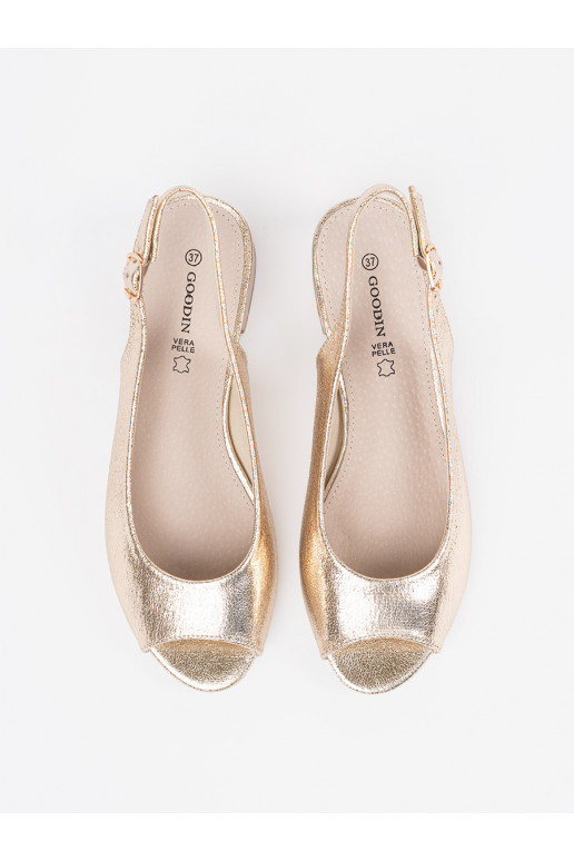 aukso spalvos sandalai 