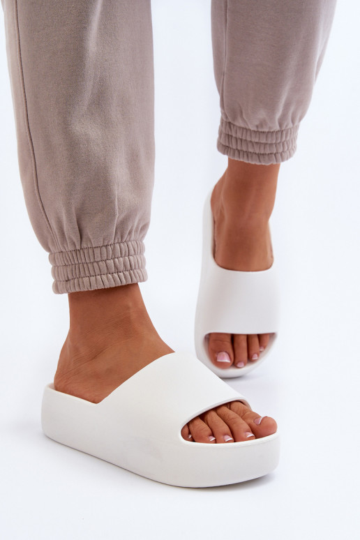  Šlepetės su masyviu padu baltos spalvos Oreithano