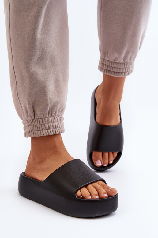  Šlepetės su masyviu padu Juodos spalvos Oreithano