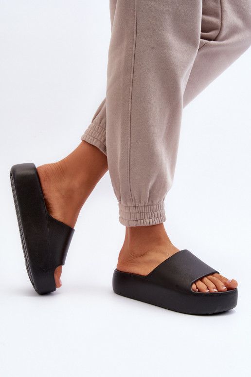  Šlepetės su masyviu padu Juodos spalvos Oreithano