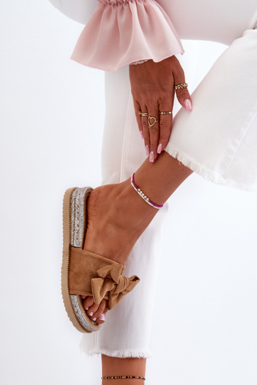  Šlepetės su platforma su kaspinais rudos spalvos Aflia