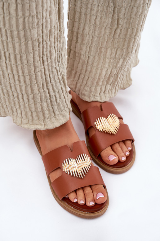 Moteriškos šlepetės su plačiais kulniukais su aukso spalvos detalėmis rudos spalvos Karinma