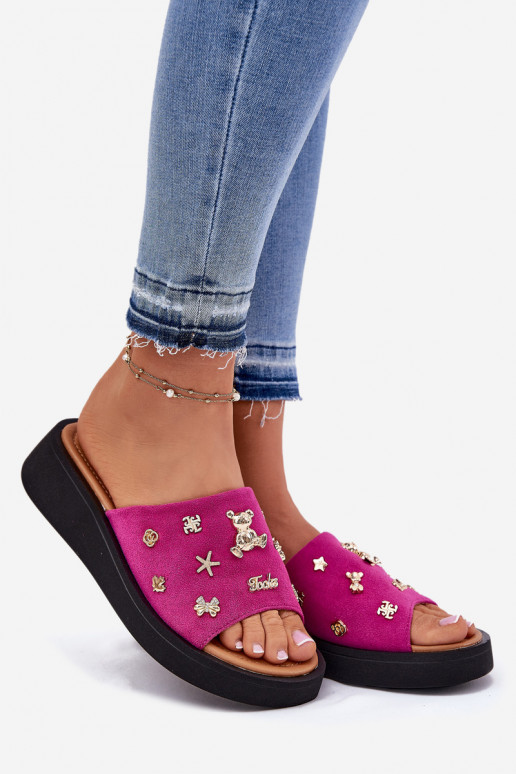 Moteriškos zomšinės šlepetės Z Przypinkami Vinceza 66741 rožinės spalvos