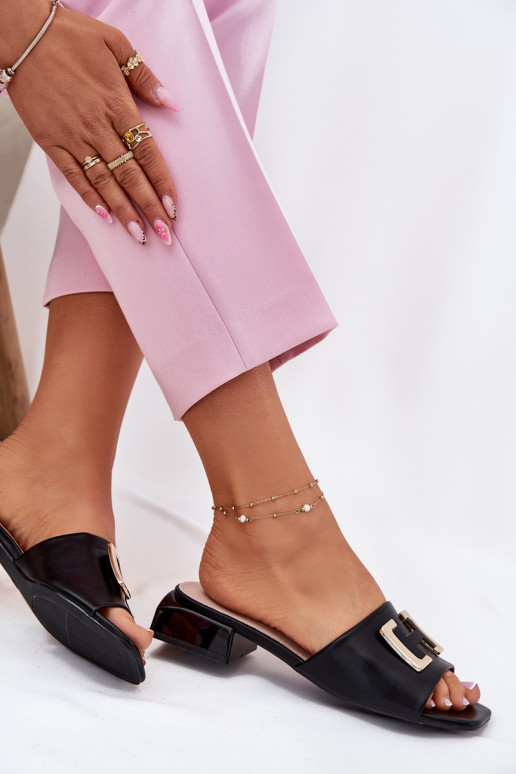 Elegantiško stiliaus Moteriškos šlepetės  Ze aukso spalvosm Detalem Vinceza 62229 Juodos spalvos