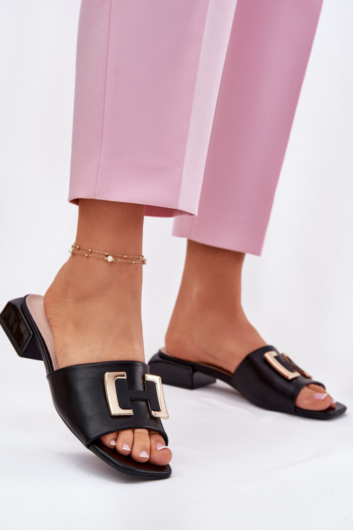 Elegantiško stiliaus Moteriškos šlepetės  Ze aukso spalvosm Detalem Vinceza 62229 Juodos spalvos