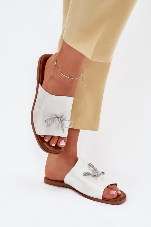 Moteriškos šlepetės su plačiais kulniukais  sidabro spalvos Norela