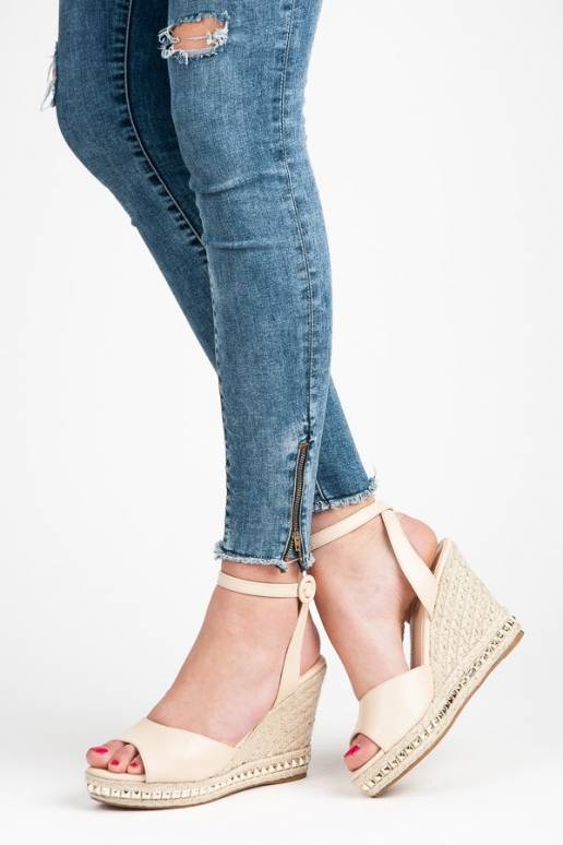 Smėlio spalvos platforminės basutės...