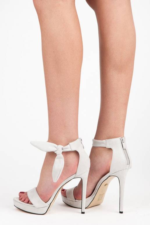 Zomšiniai pilki aukštakulniai...