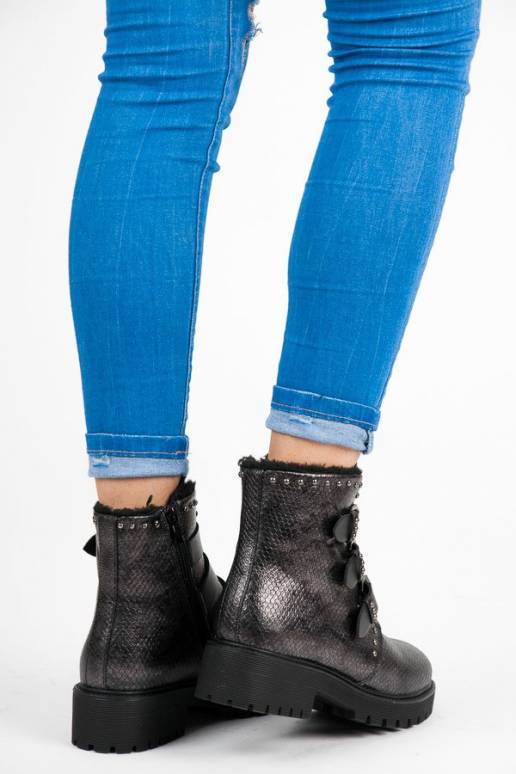 Stilingi pašiltinti Betler aulinukai...