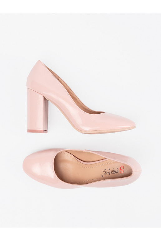 rožinės spalvos lakuoti bateliai