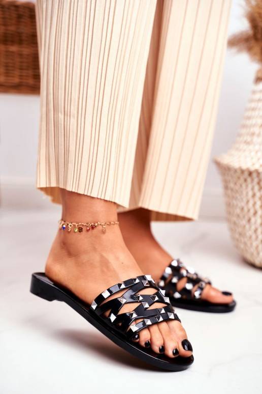 Šlepetės juodos spalvos guminės su... Šlepetės juodos spalvos guminės su...