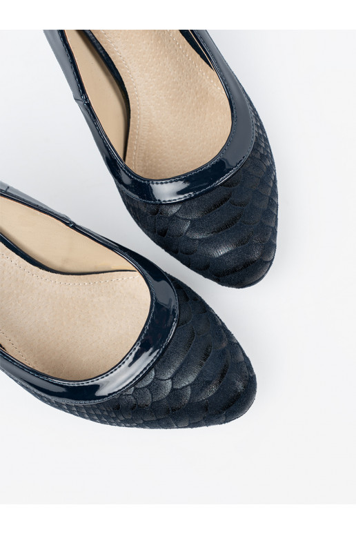  juodos spalvos aukštakulniai su plonu kulniuku