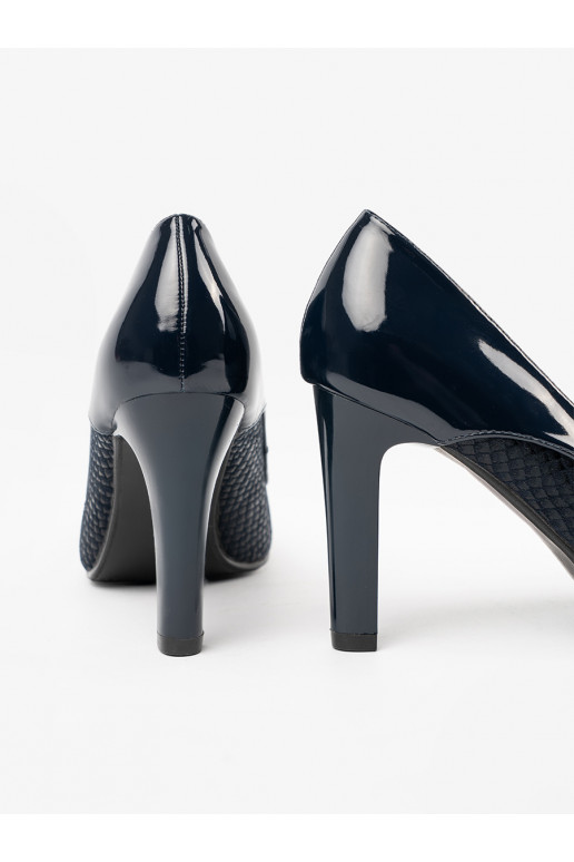  juodos spalvos aukštakulniai su plonu kulniuku