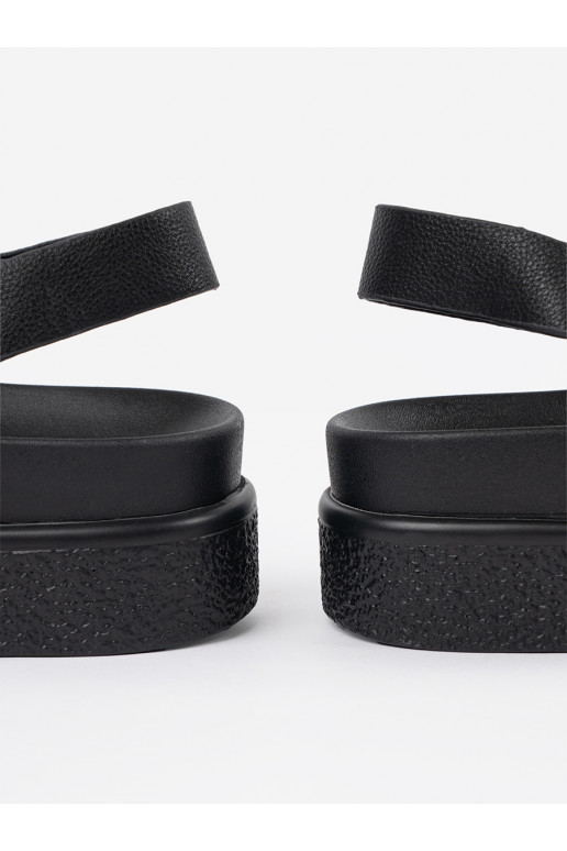 Juodos spalvos  sandalai su platforma Juodos spalvos  sandalai su platforma