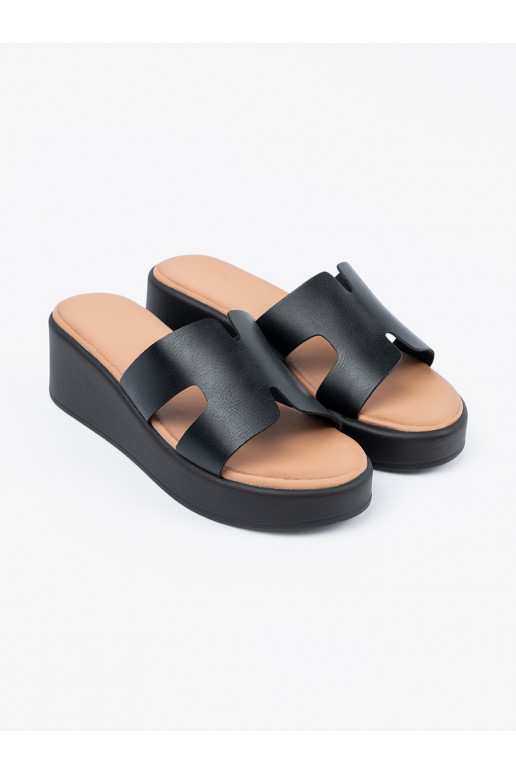 Moteriškos šlepetės su platforma juodos spalvos Moteriškos šlepetės su platforma juodos spalvos