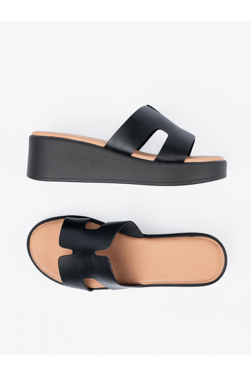 Moteriškos šlepetės su platforma juodos spalvos Moteriškos šlepetės su platforma juodos spalvos