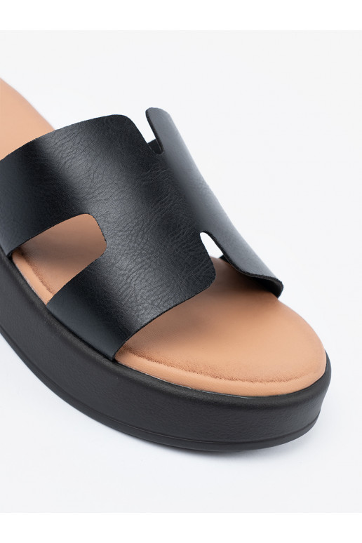 Moteriškos šlepetės su platforma juodos spalvos Moteriškos šlepetės su platforma juodos spalvos